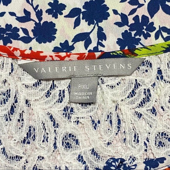 Valerie Stevens PXL Blouse Top Red White Blue Floral White Lace In Upper Back - Picture 3 of 5
